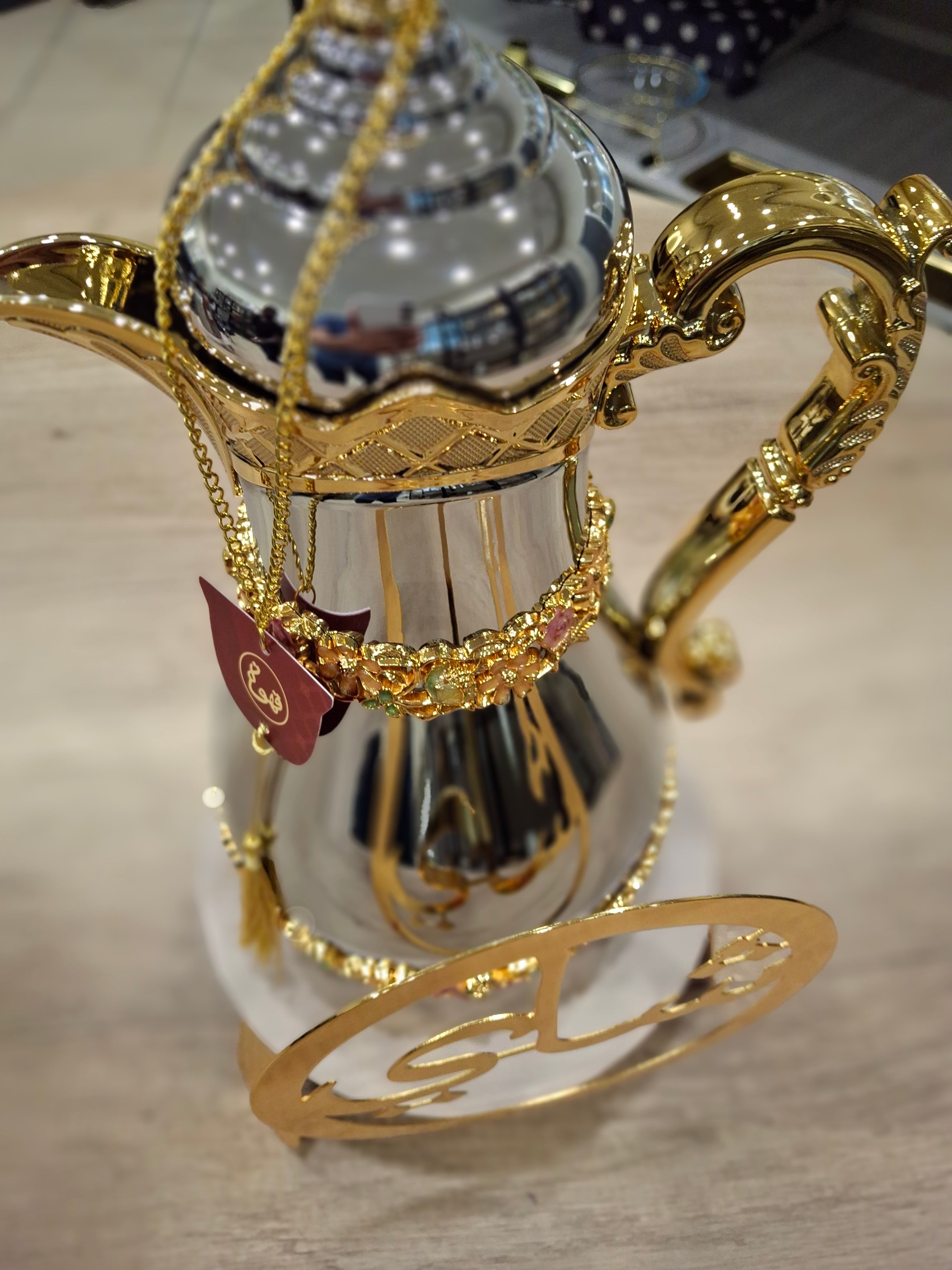 Flasks Arabian Inspired - Exclusive Ornate detailing Set Of Two 1l - Quality is unsurpassed