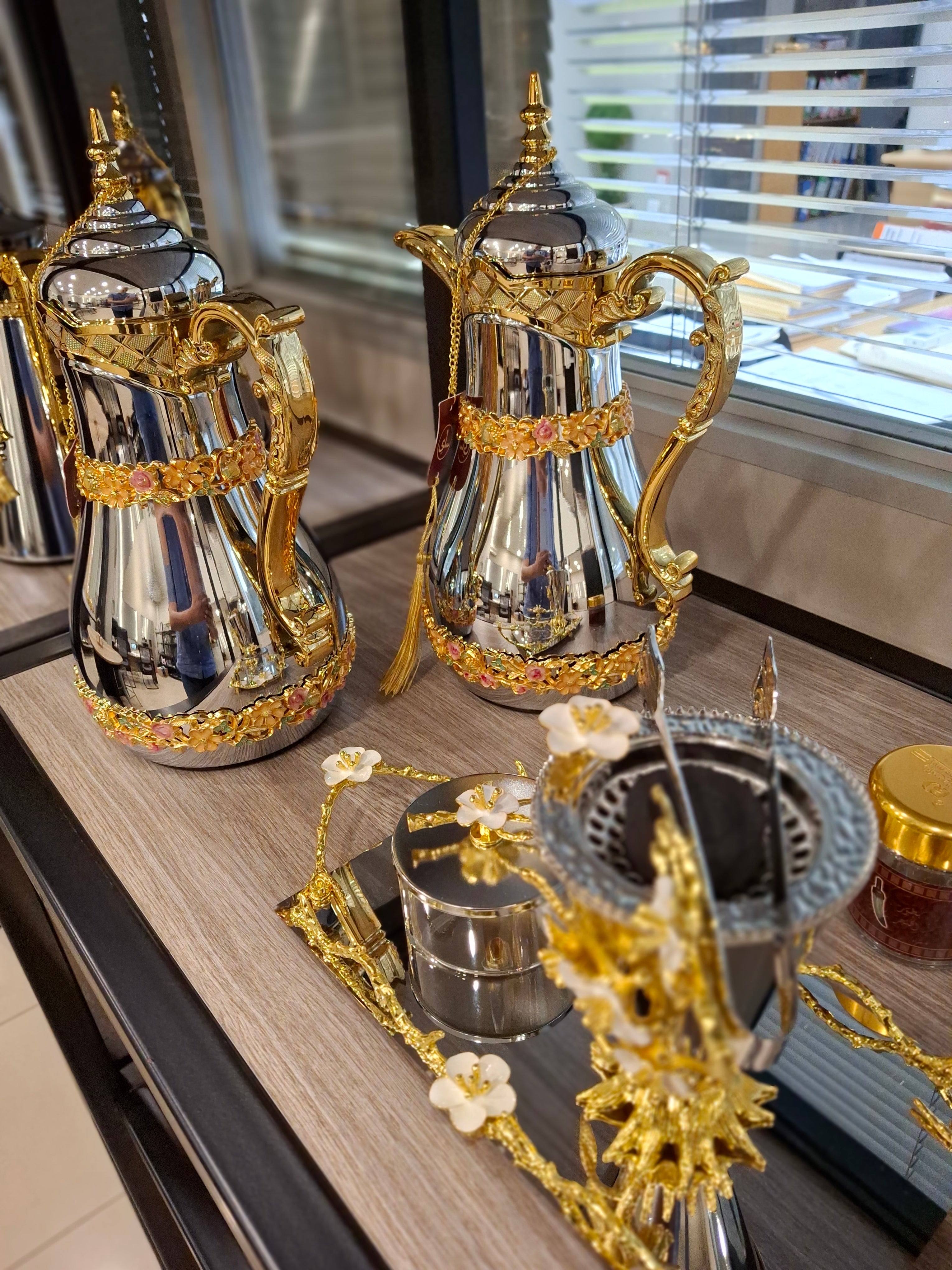 Flasks Arabian Inspired - Exclusive Ornate detailing Set Of Two 1l - Quality is unsurpassed