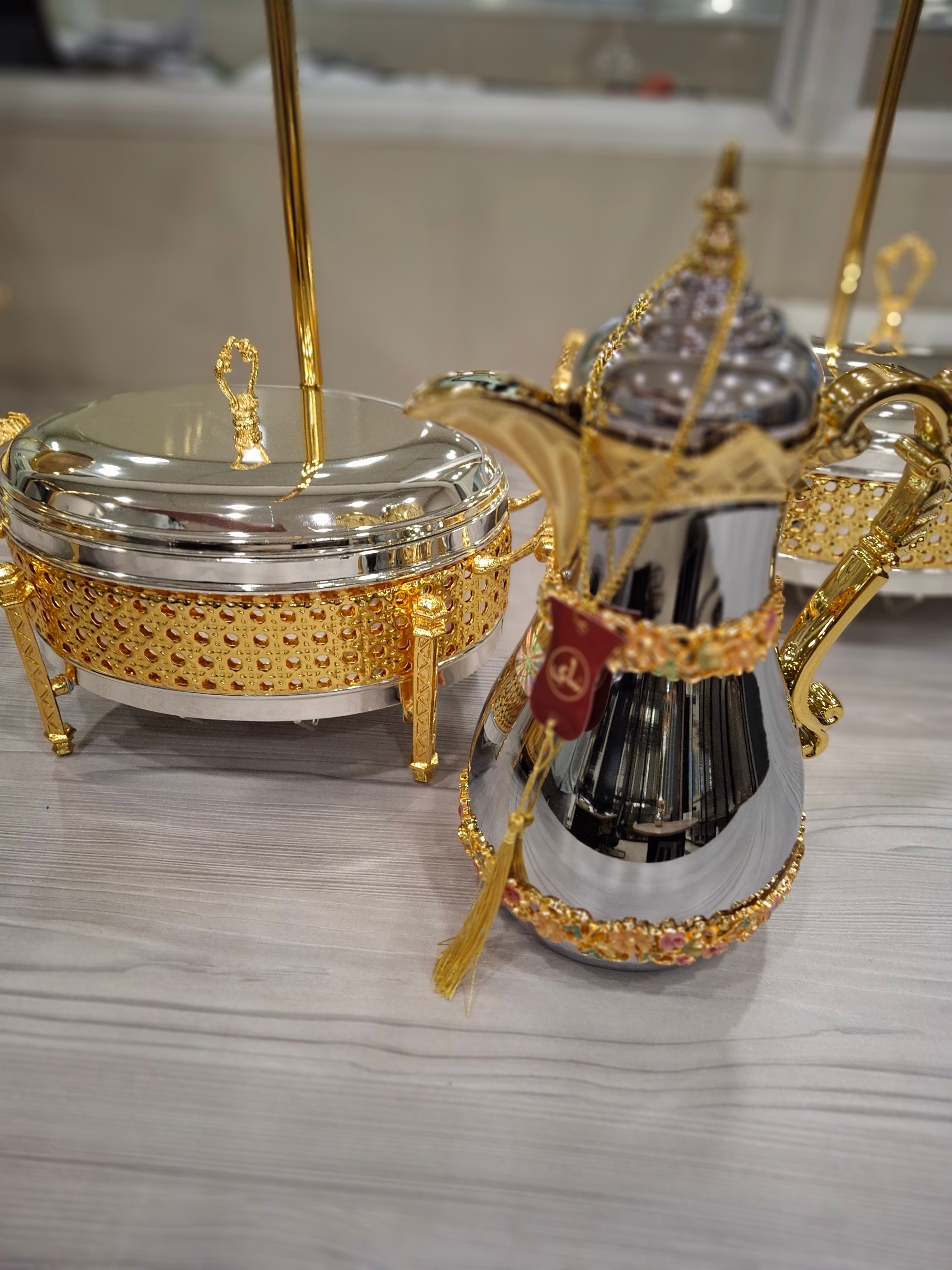 Flasks Arabian Inspired - Exclusive Ornate detailing Set Of Two 1l - Quality is unsurpassed