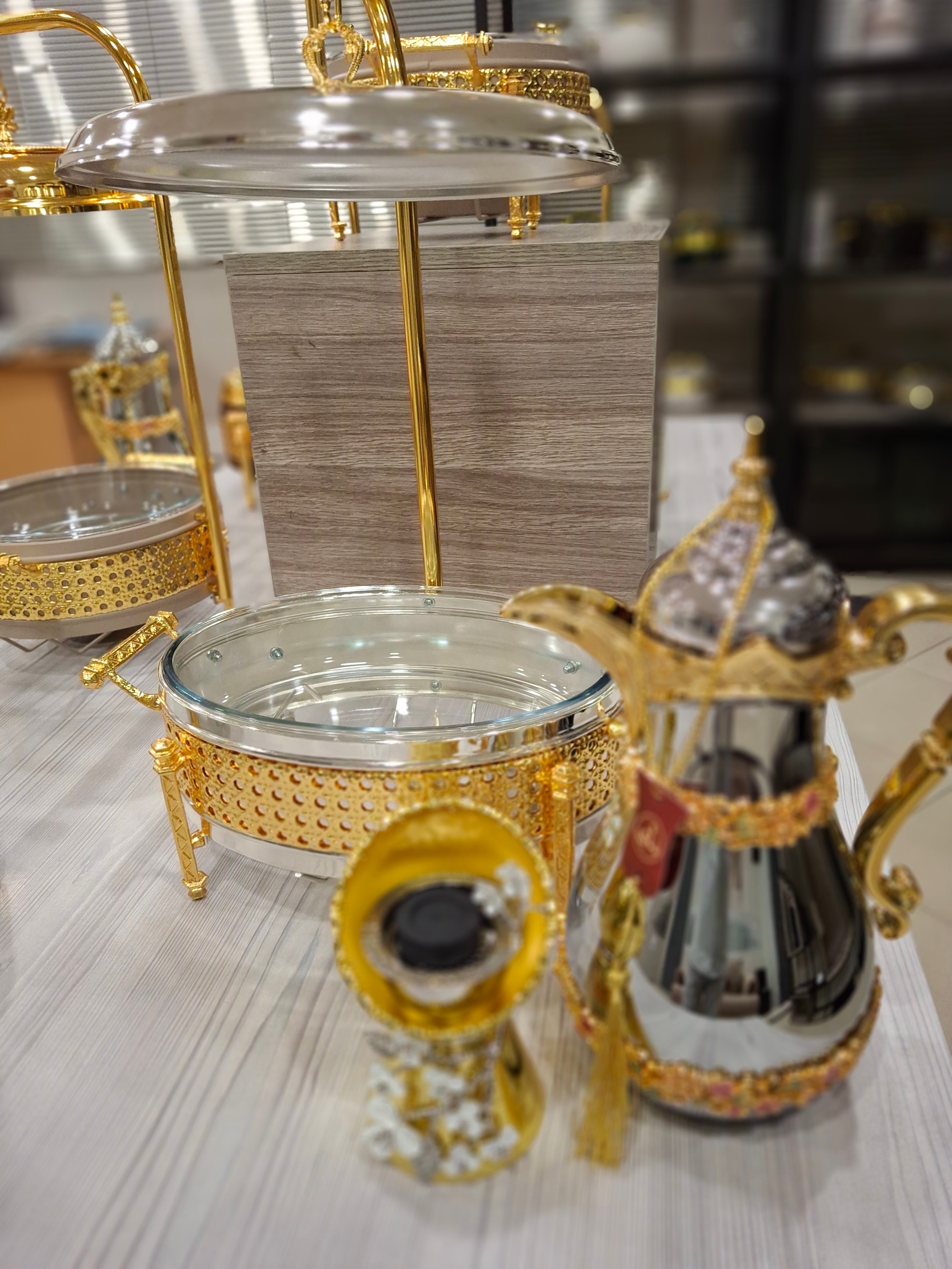 CHAFING DISHES DESIGNER COLLECTION OVAL W/FLOATING LID 1.5l SILVER/GOLD PROMO OFFER