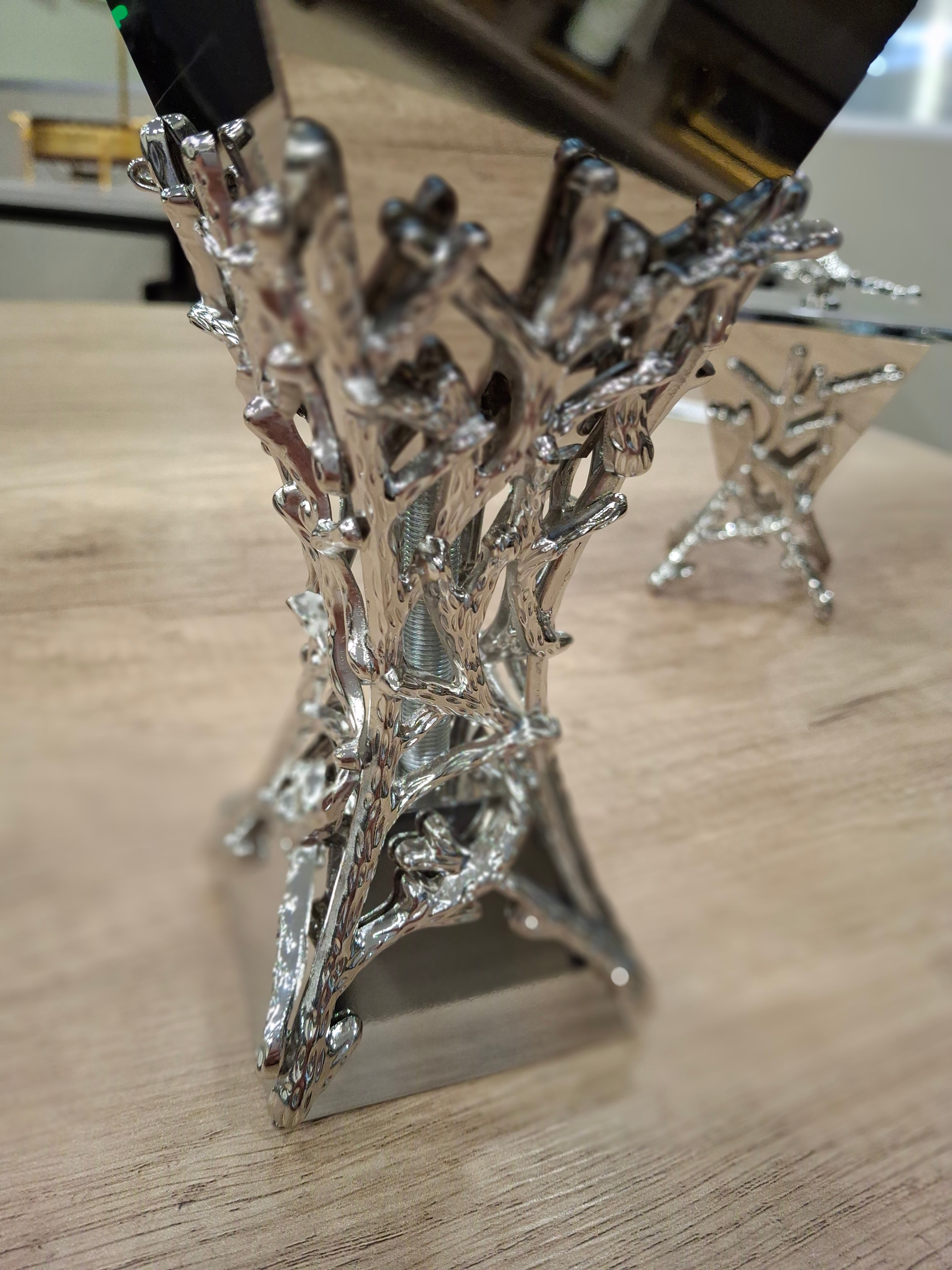 Burner Modern Arabian design- Silver Metal with abstract detailing