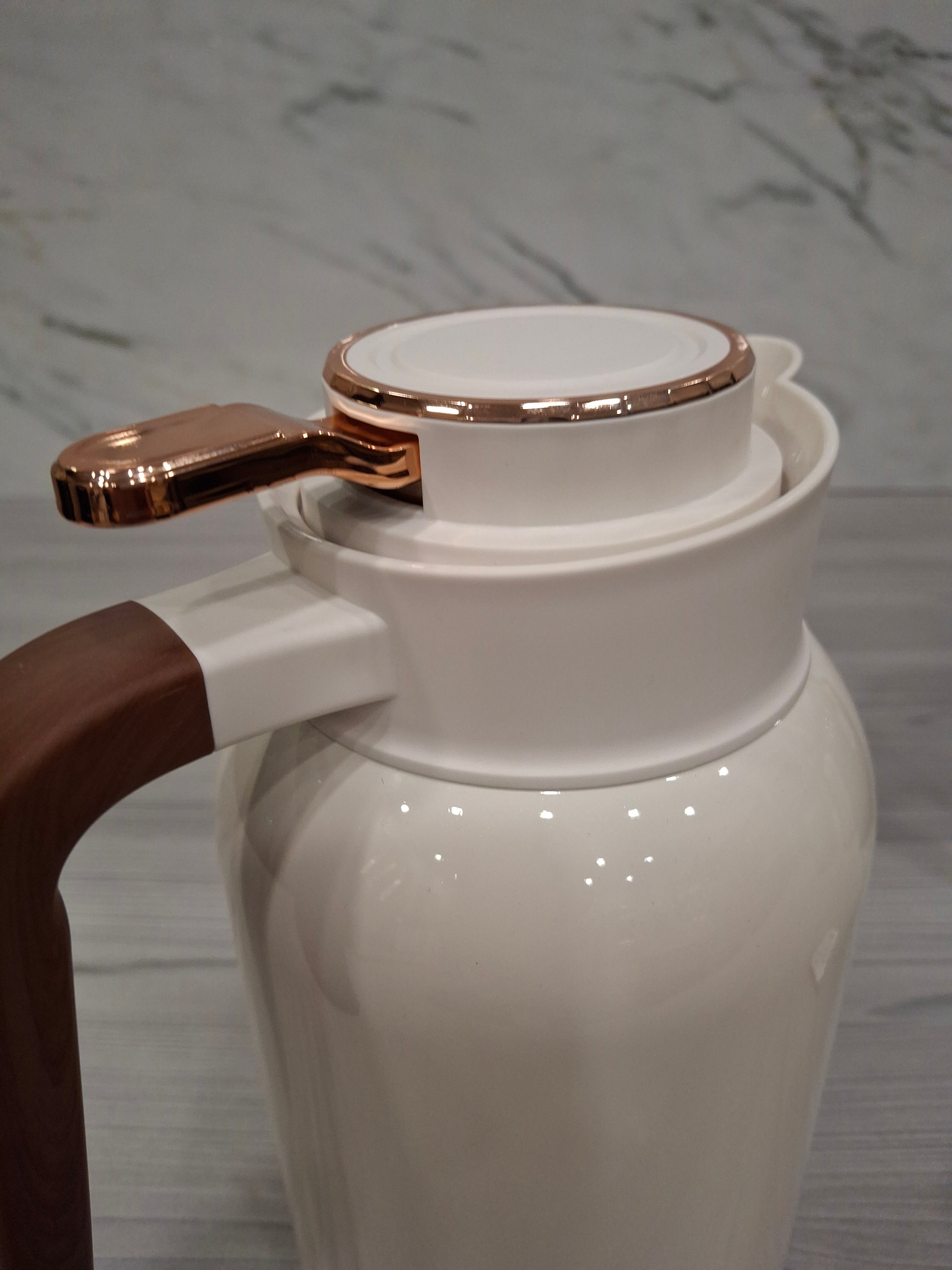Flasks Modern stainless steel with wood look rose gold trigger lids 2litre