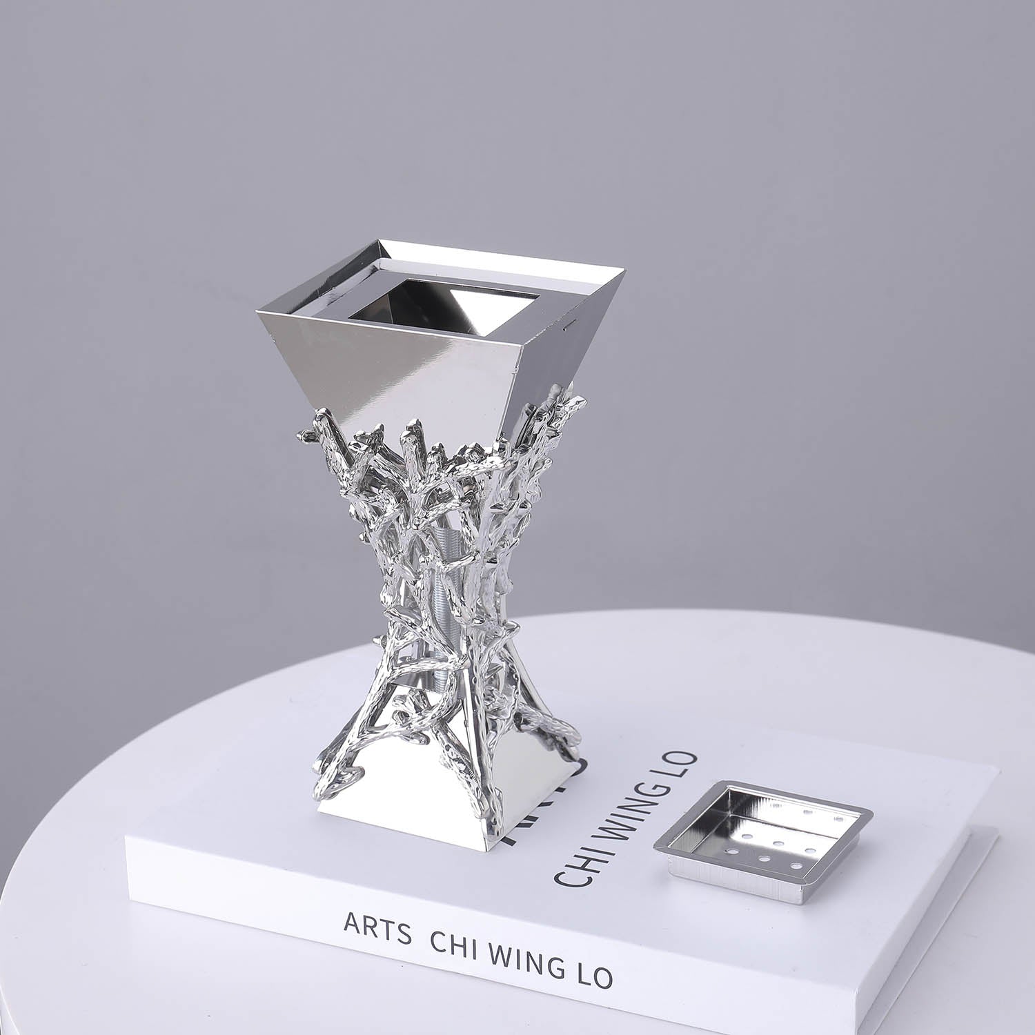 Burner Modern Arabian design- Silver Metal with abstract detailing