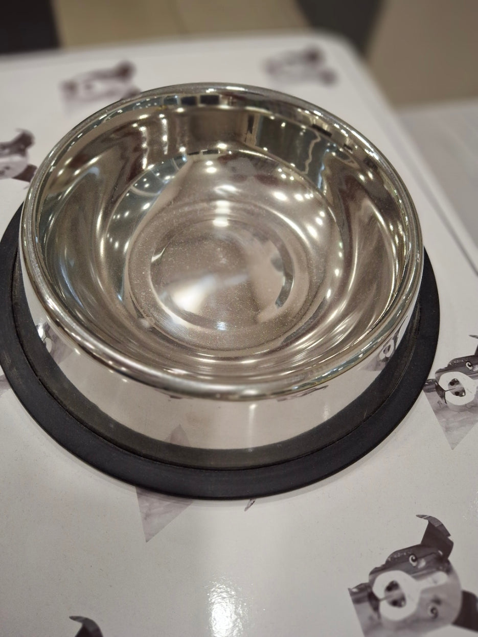 Doggie Bowl/Pet Bowl in st/steel with rubber nonskid base