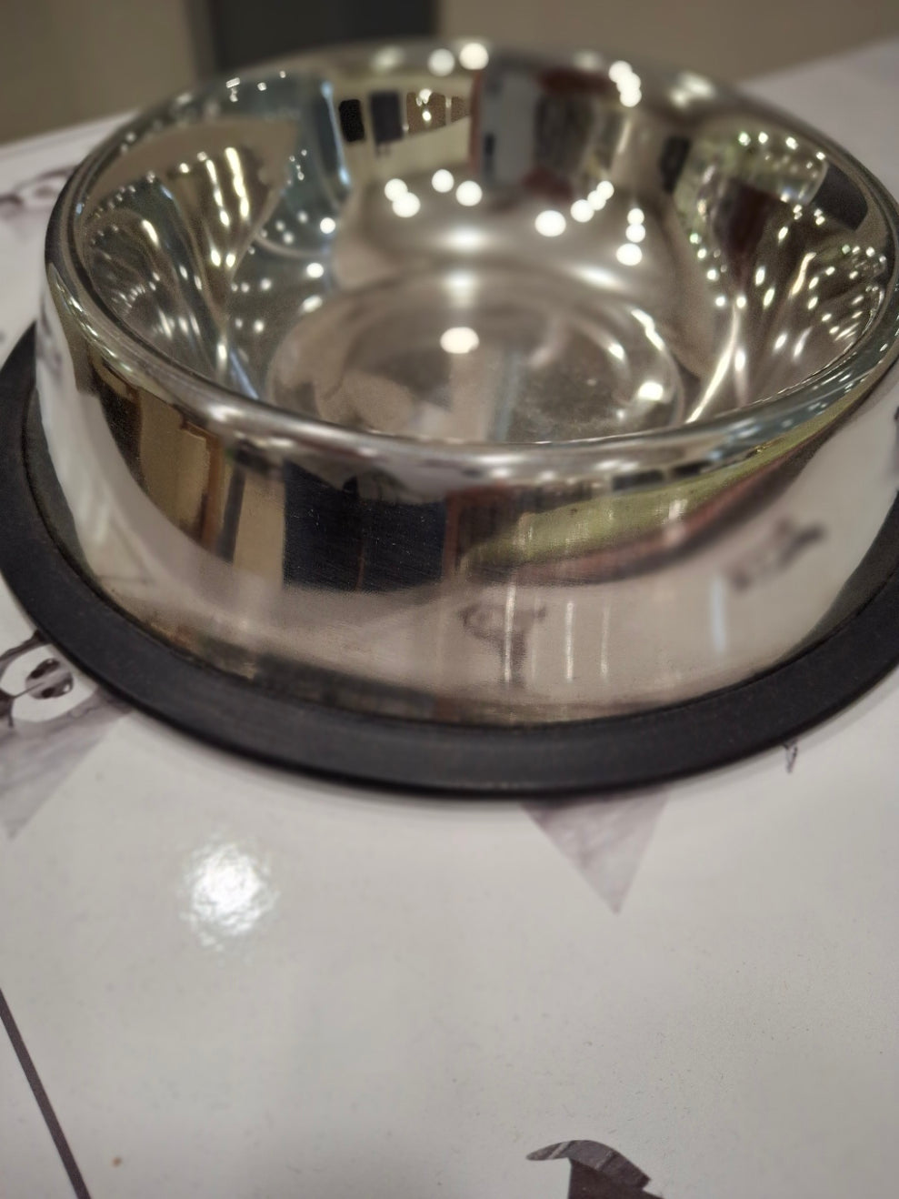 Doggie Bowl/Pet Bowl in st/steel with rubber nonskid base
