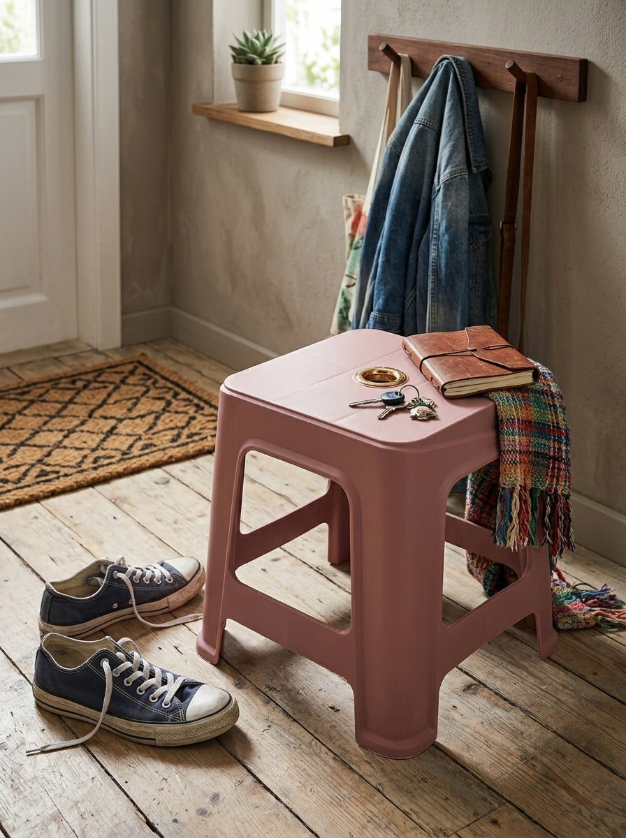 Stool With textured knitted surface and elegant gold rim